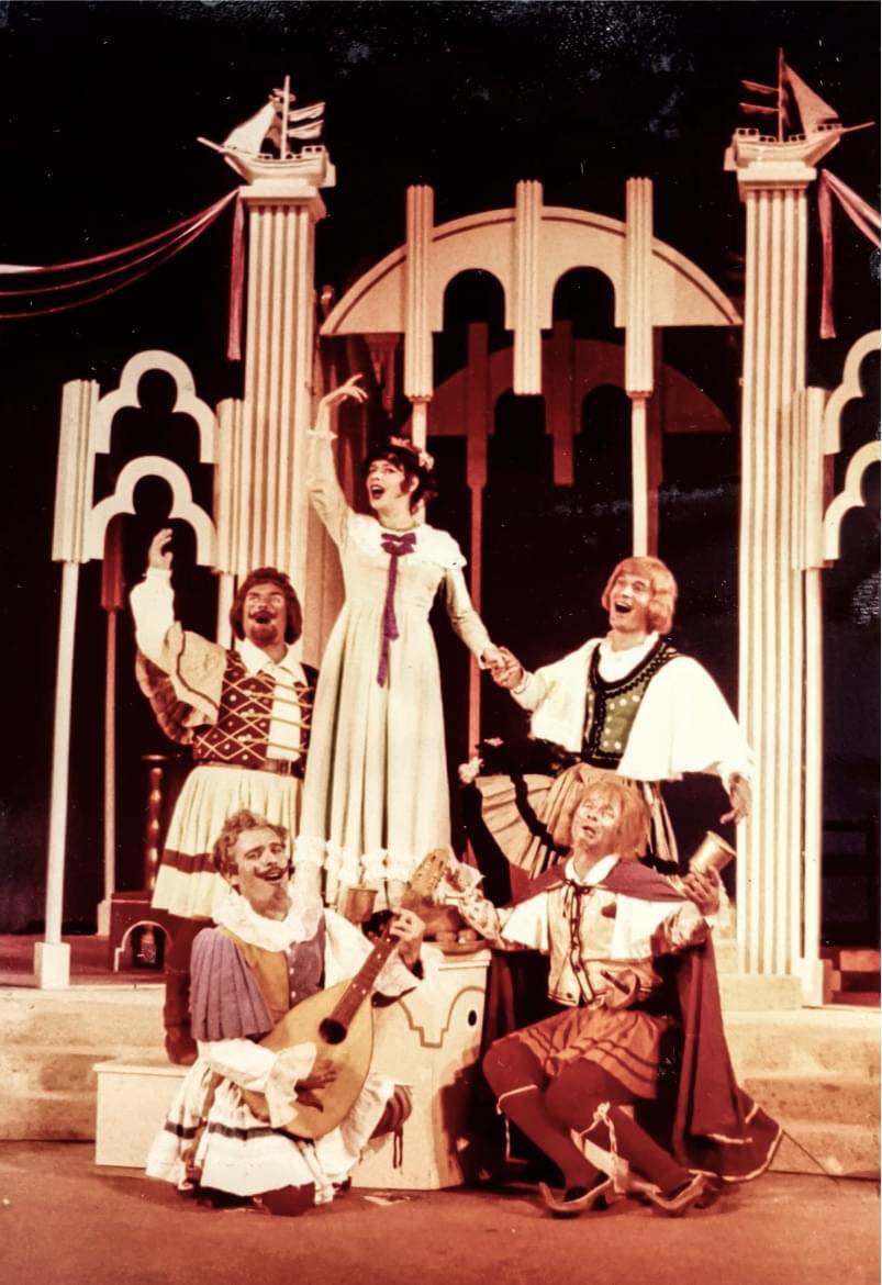 nata_e_dymbedhjete_twelve_night_william_sheakspeare_1982_stage_design_scenografi_scenographie